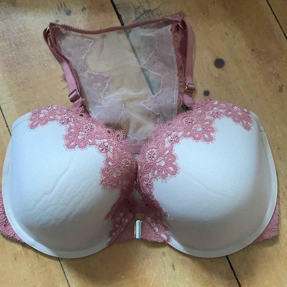 Victoria's Secret Pink and White Lace Bra